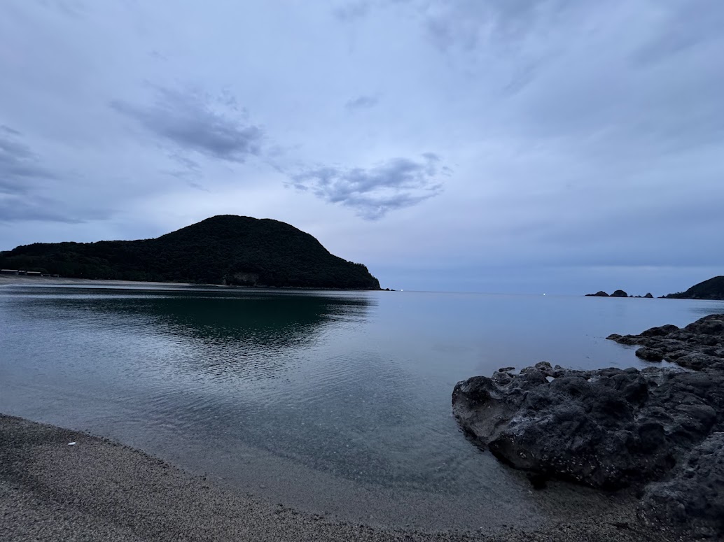 夕暮れ時の佐津海水浴場（6.8夕方撮影）