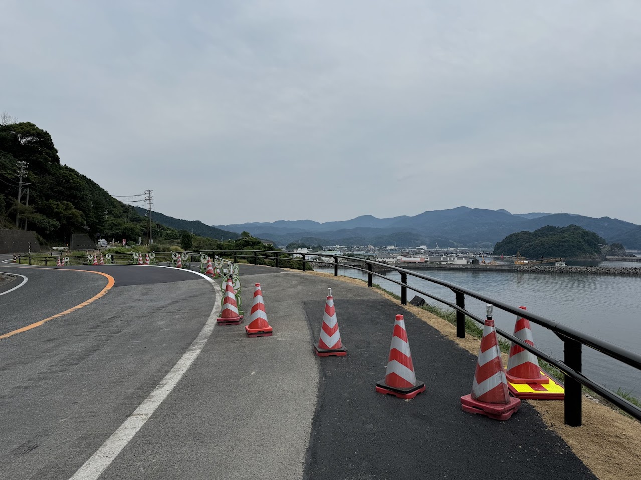 今子浦街道の路側工事がようやく完了