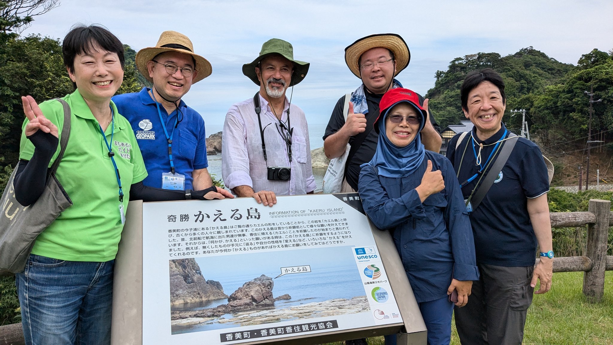 審査員の方々と記念写真