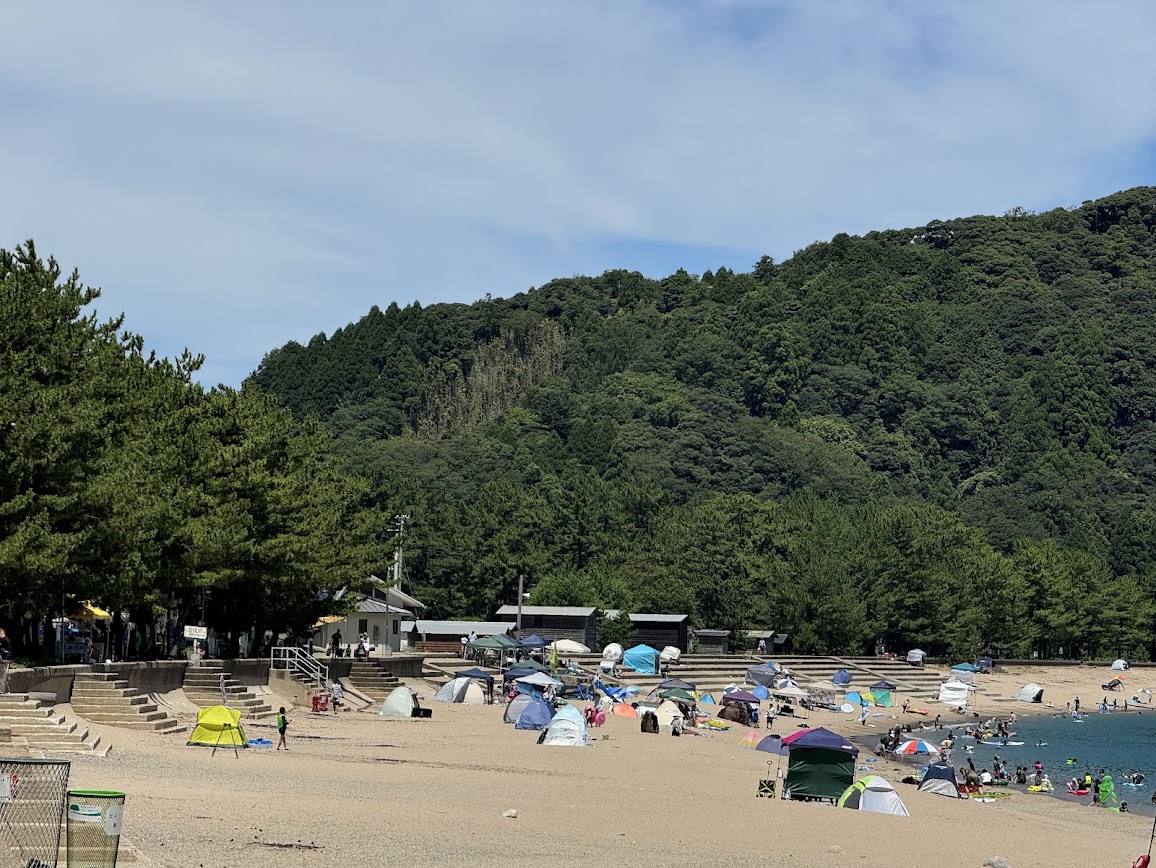 お子様連れの多い佐津海水浴場