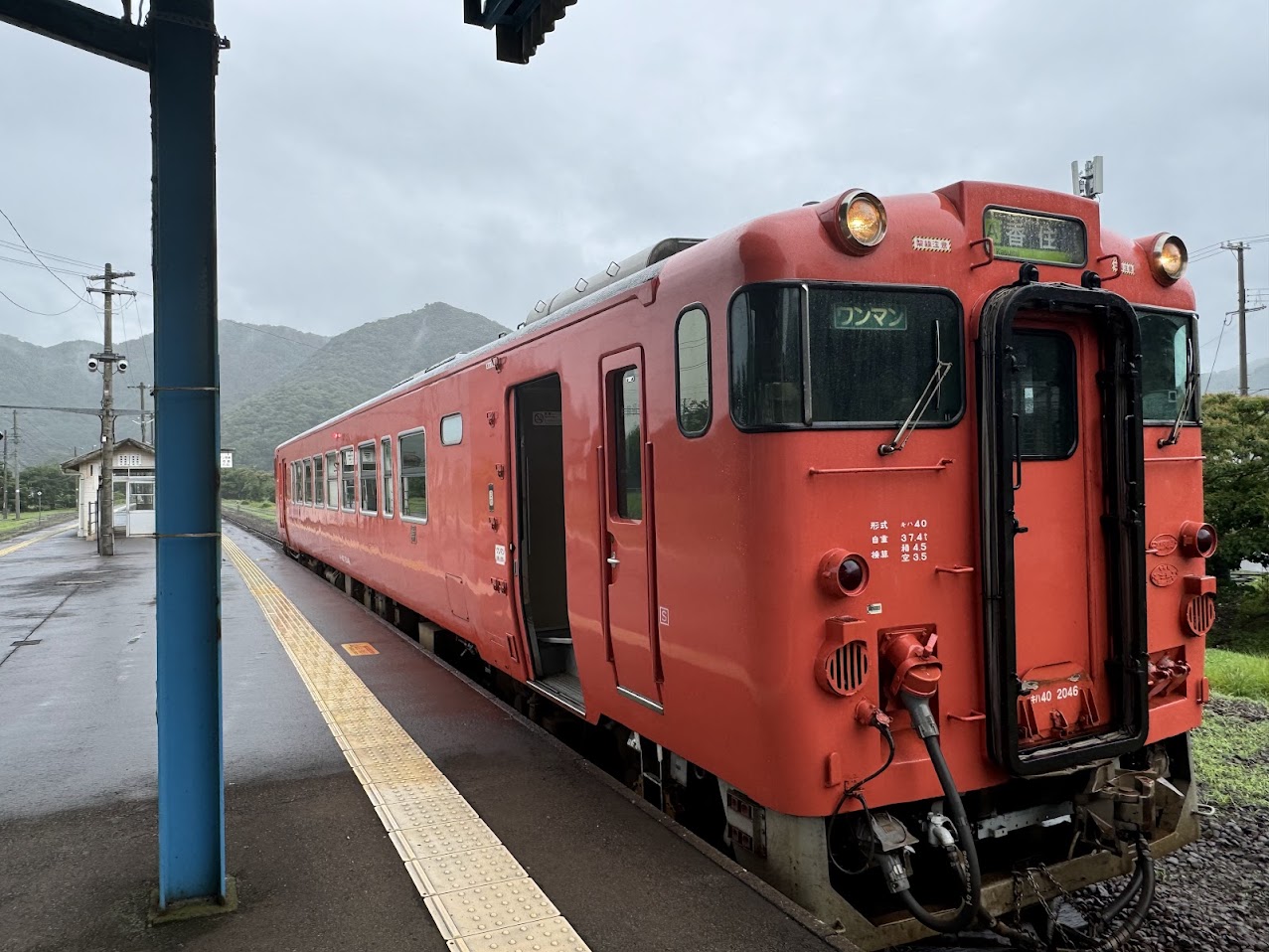 JR佐津駅にて普通列車