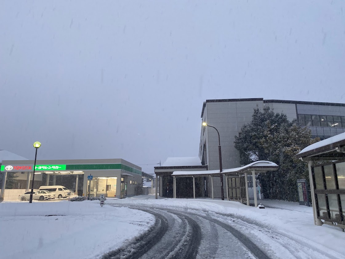 豊岡駅すぐ隣にあるトヨタレンタカー