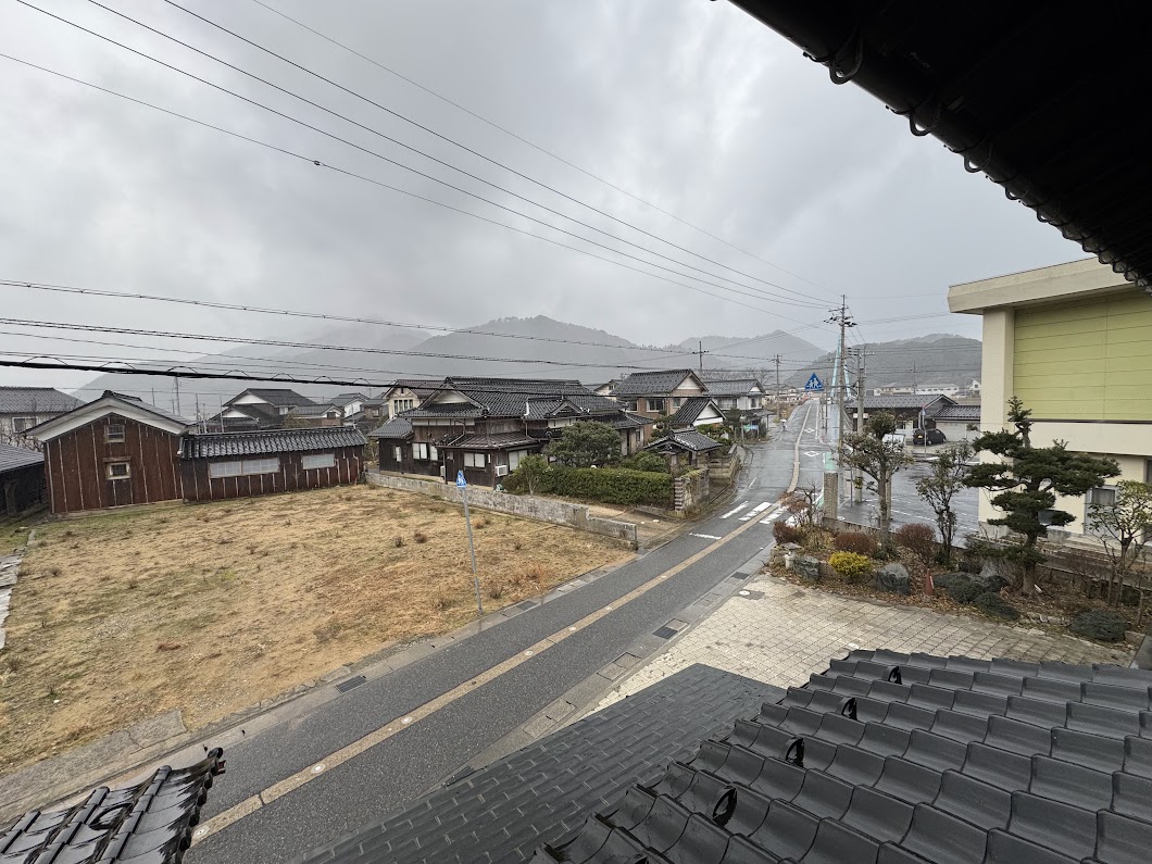 かどや２階から、お昼には雨に