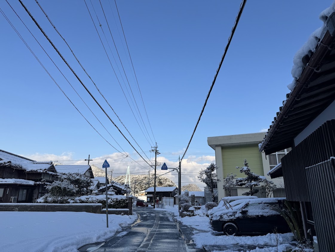 ２月２３日朝、かどや前にて